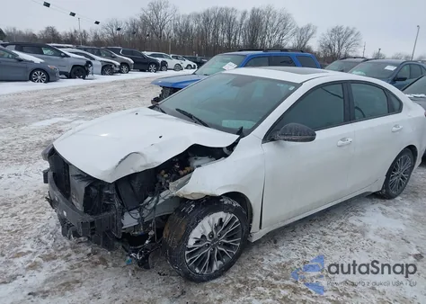 2024 Kia Forte Gt-Line z USA, uszkodzony, nr VIN 3KPF54AD3RE717680